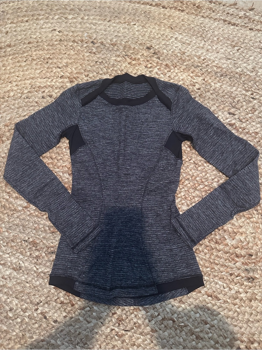 LULULEMON BASE RUNNER LONG SLEEVE - Picture 2 of 3